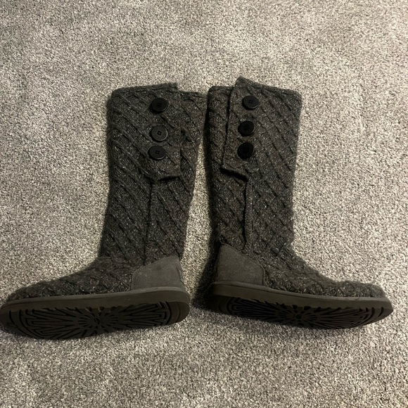 UGG Classic Cardy tall Charcoal Knit Boots with Button Accent size 9 like new - Picture 5 of 8